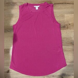 Athleta Breezy Crewneck Sleeveless Curved Hem Tank Top in Fuchsia Pink
